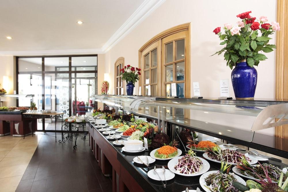 Tui Suneo Kenzi Europa Agadir Eksteriør bilde A buffet at a hotel
