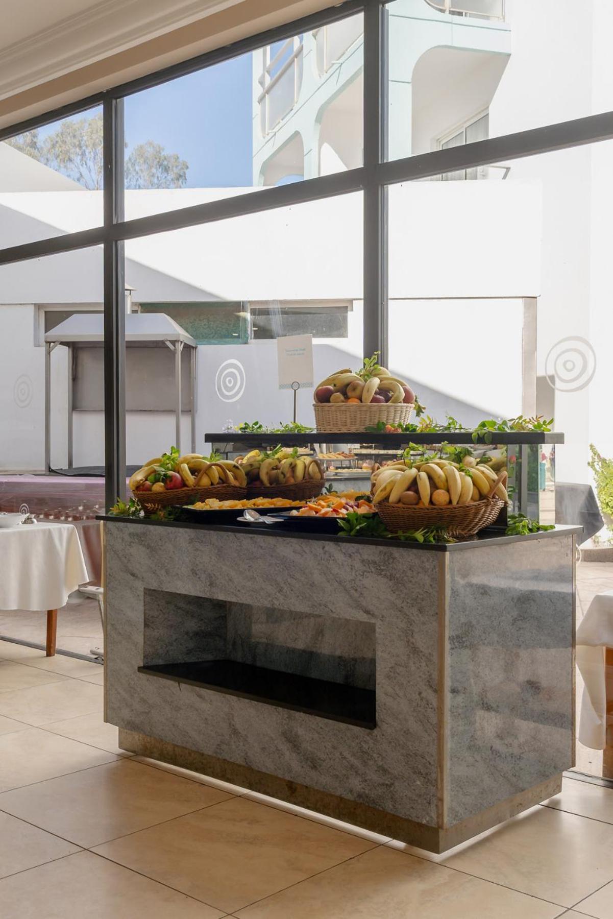 Tui Suneo Kenzi Europa Agadir Eksteriør bilde A buffet at a hotel