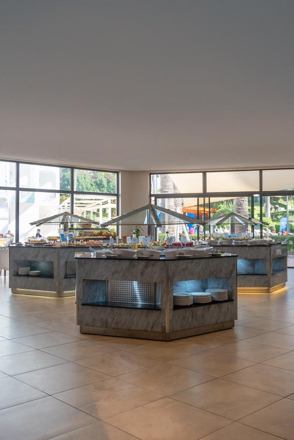 Tui Suneo Kenzi Europa Agadir Eksteriør bilde A buffet at a hotel