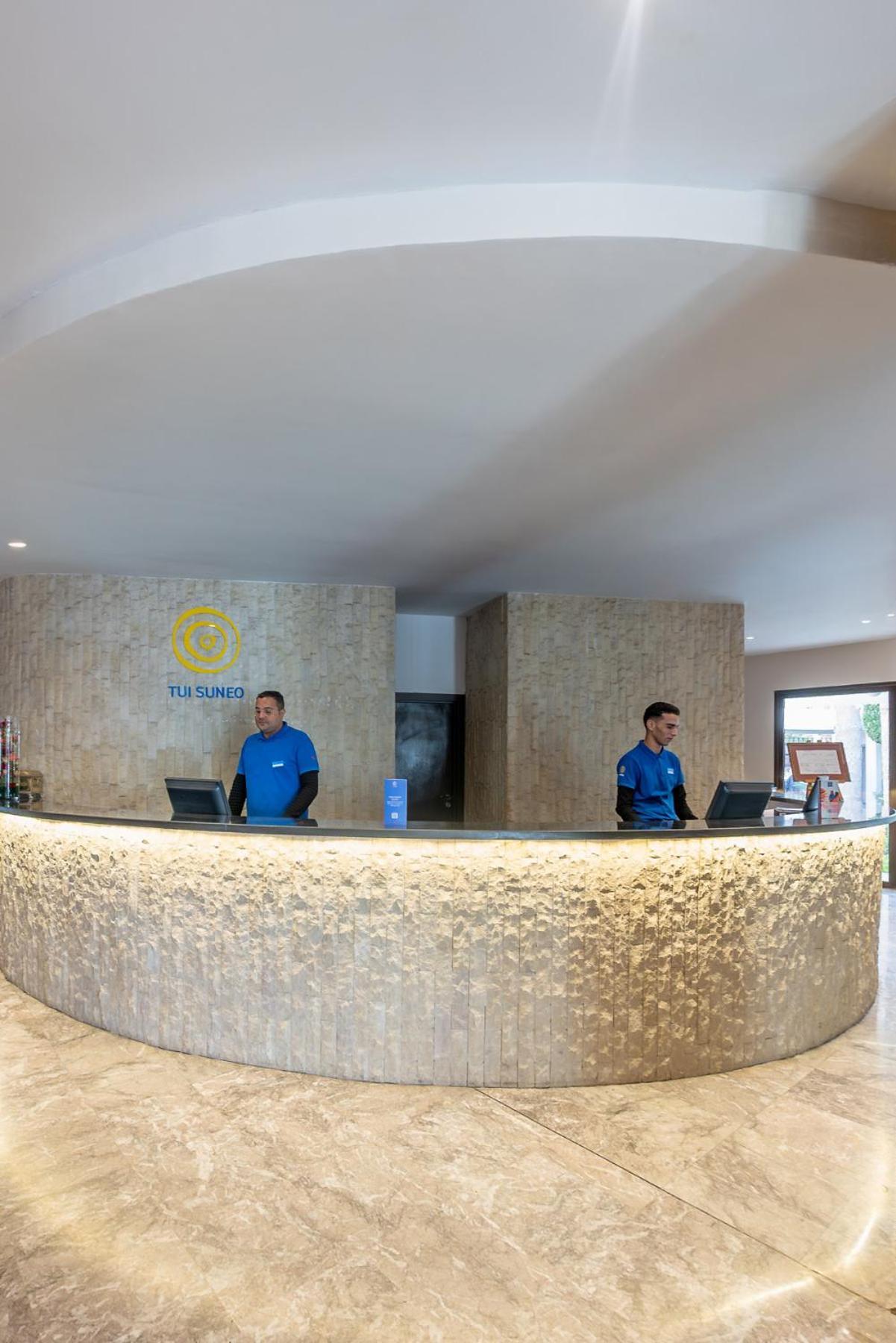 Tui Suneo Kenzi Europa Agadir Eksteriør bilde Reception desk at the airport